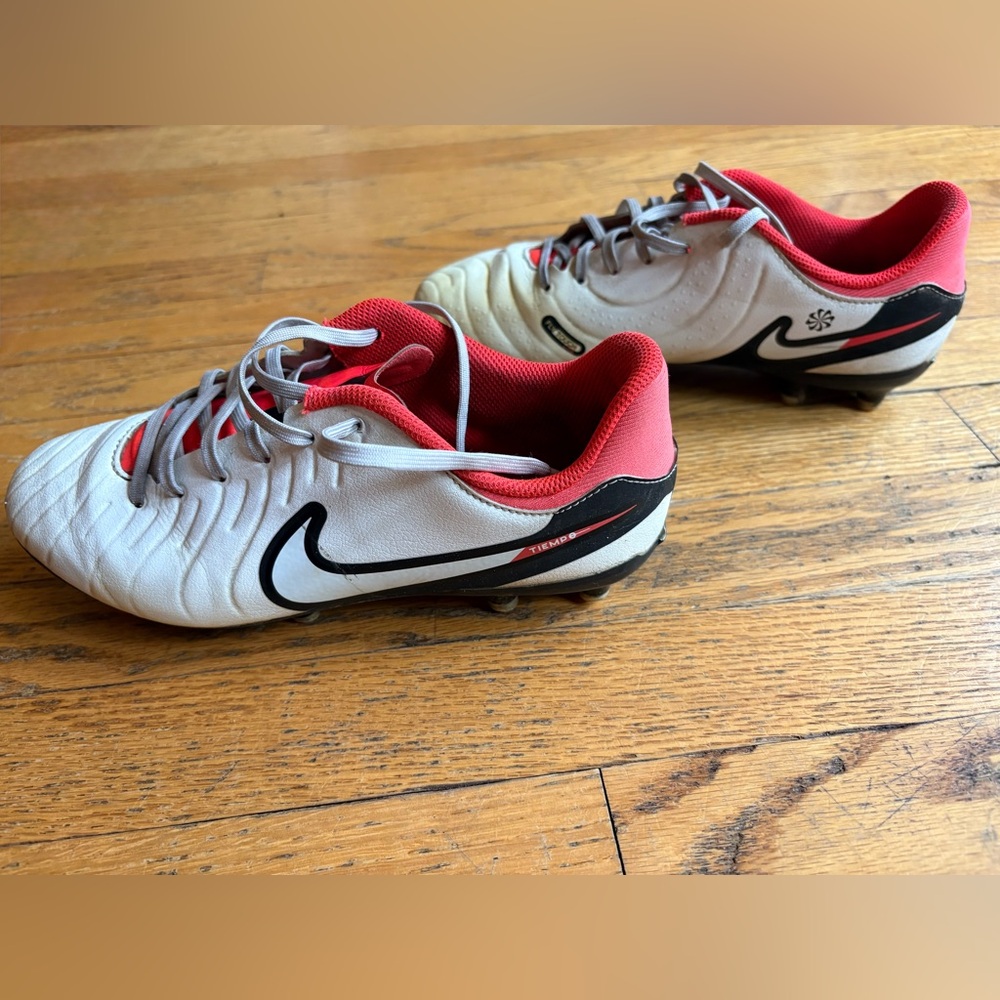Nike White and Red Tiempo Soccer Cleats/boots unisex kids sz 6